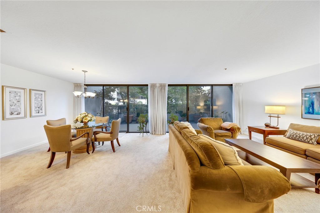 880 W 1st Street 204