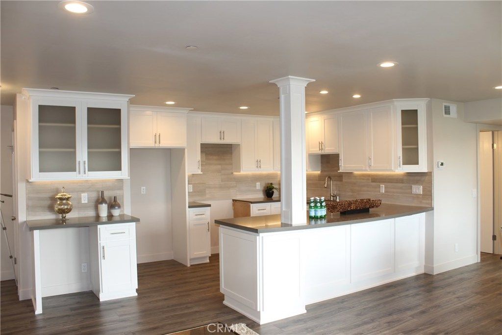 listing image 130721422067591408953