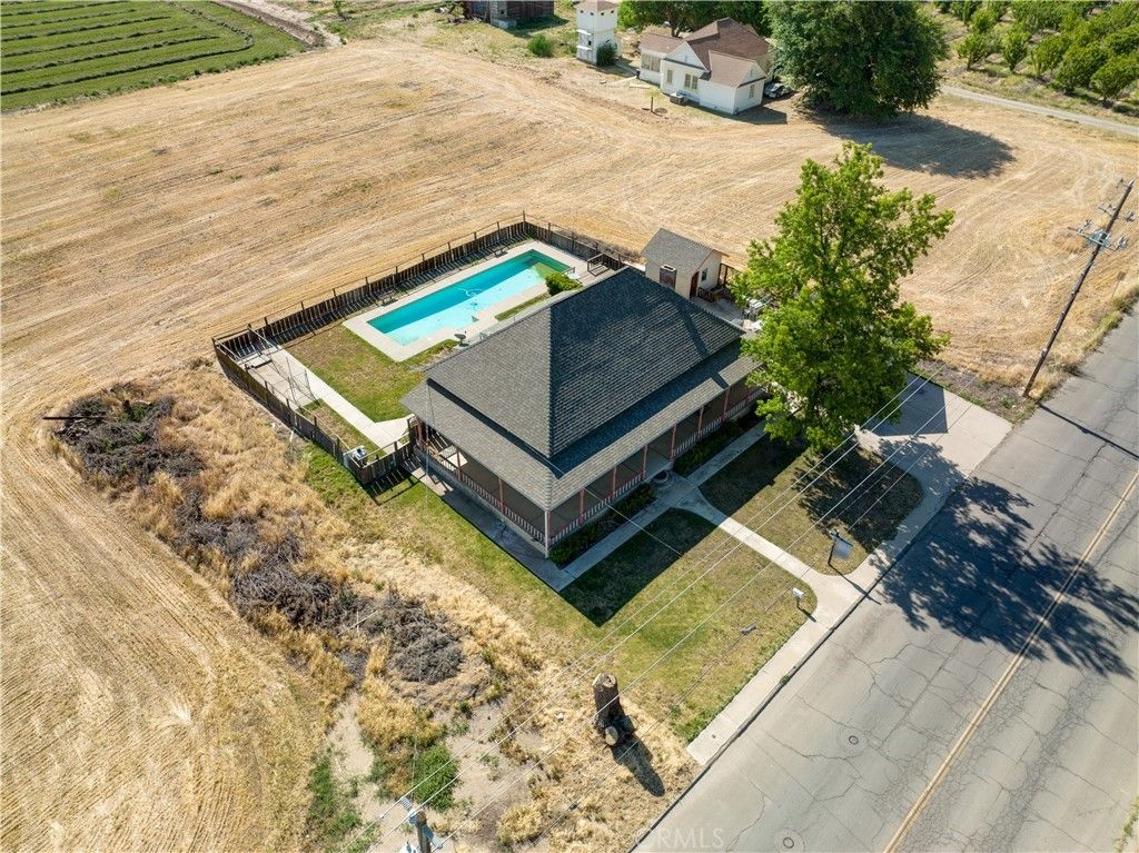 listing image 130722596395402300849