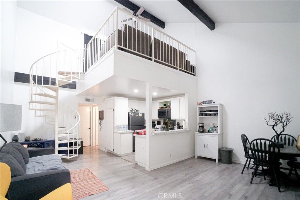 listing image 130727076459284625296