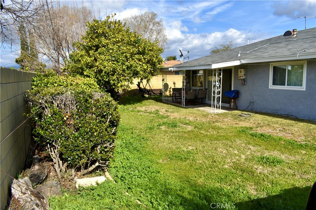 Photo 3 of 33 of 1451 Meeker Avenue house