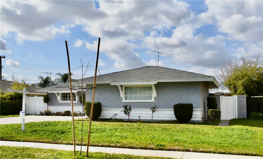 Photo 5 of 33 of 1451 Meeker Avenue house