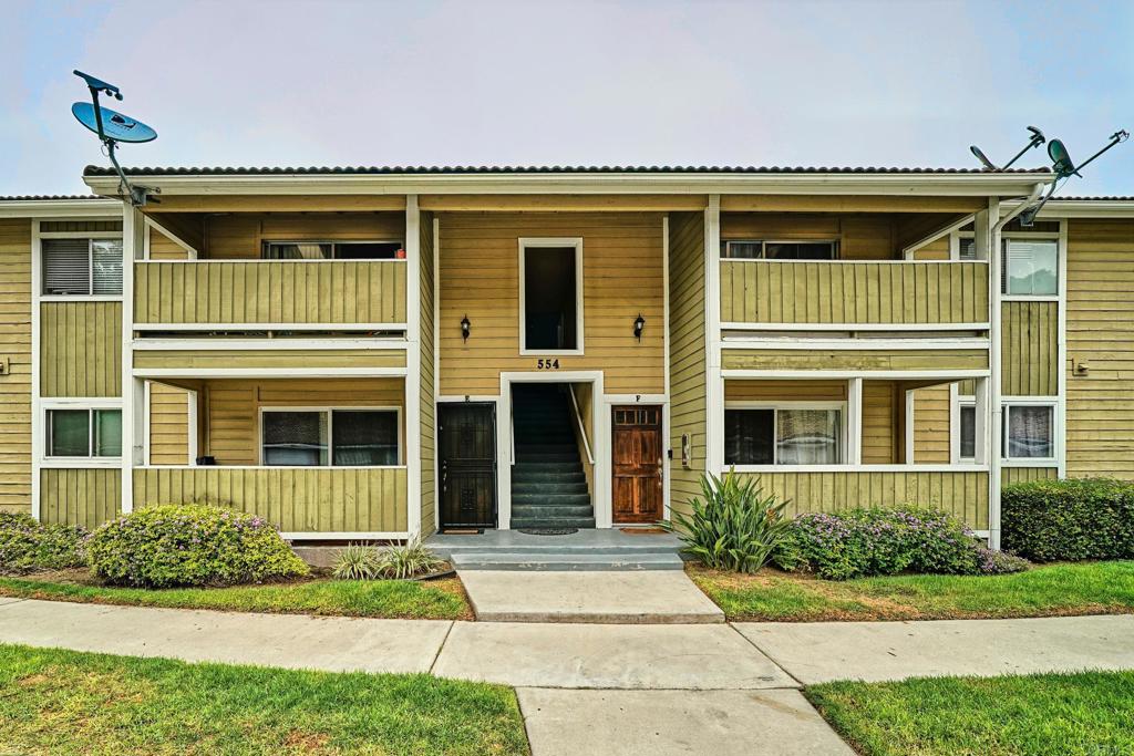 Welcome home to this beautiful well maintained 3 bedroom, 2 full bath condo centrally located in the heart of Chula Vista. Spacious open floor plan with in unit washer and dryer. Unit is located on the first floor ready to make it your own. Complex amenities include pool, clubhouse, and plenty of guest parking. Detached single car garage and parking space convey with the unit. VA and FHA approved! Who's Next?