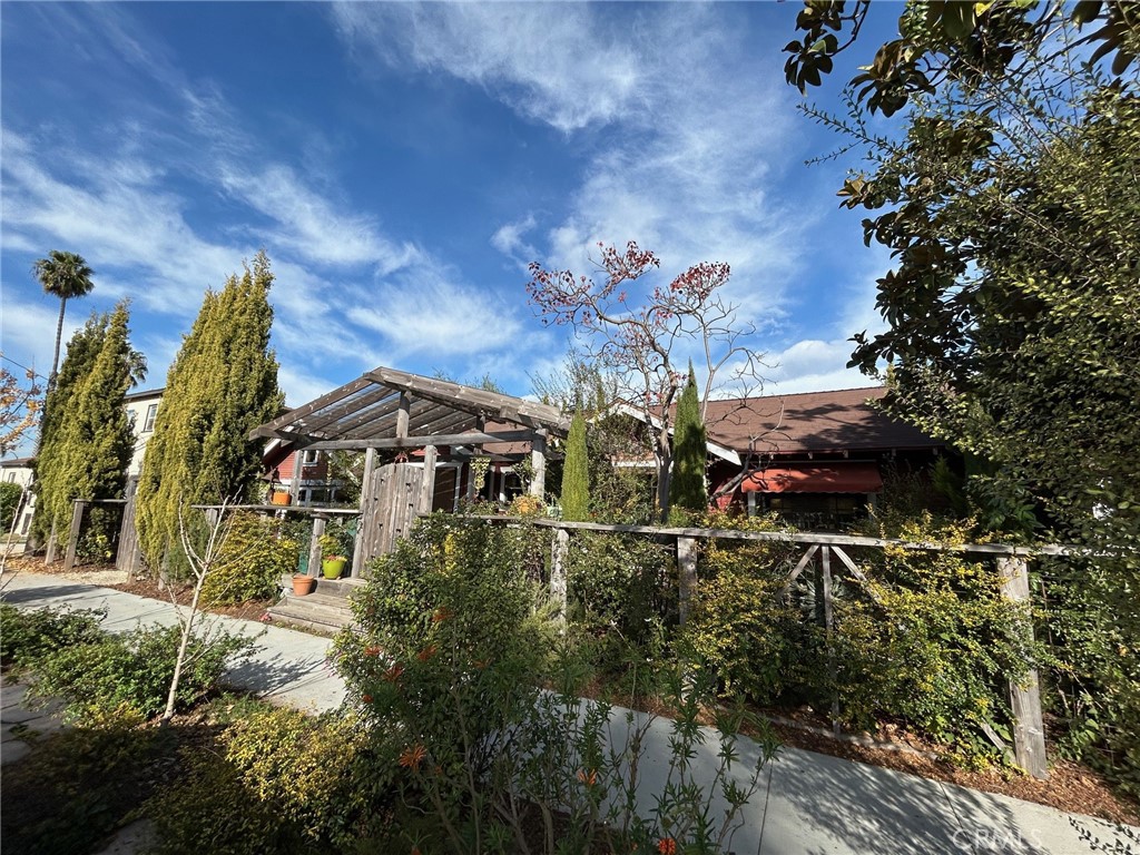 805 Freeman Avenue
