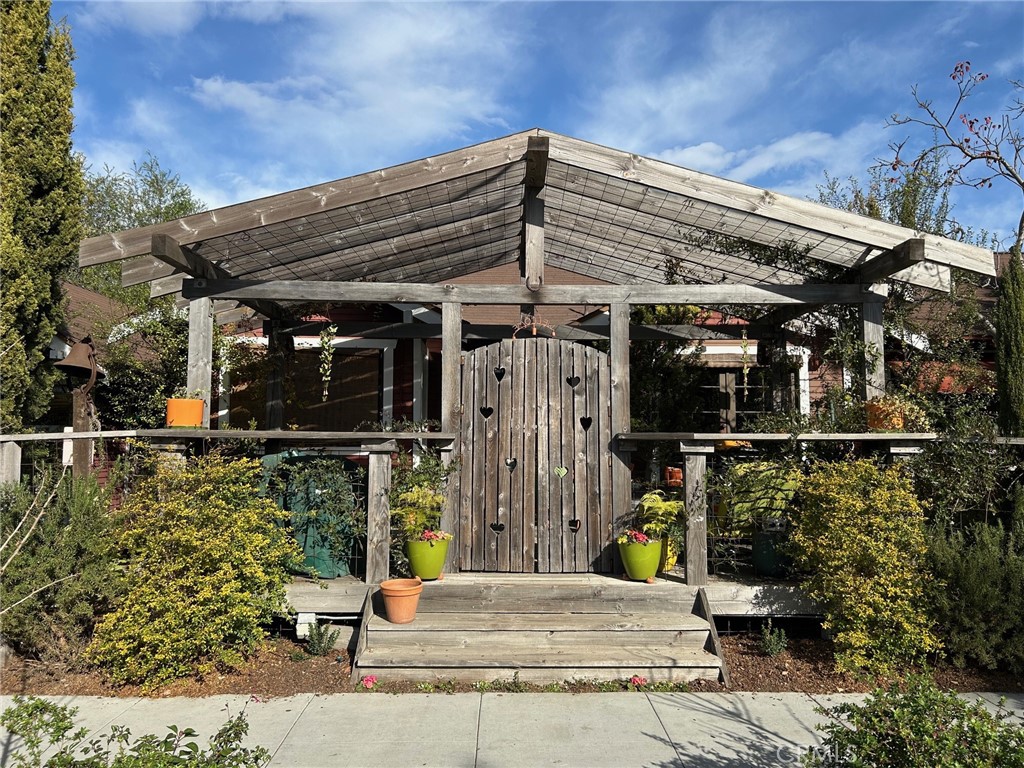 805 Freeman Avenue