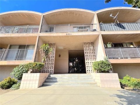 8421 Lindley Avenue Northridge CA 91325
