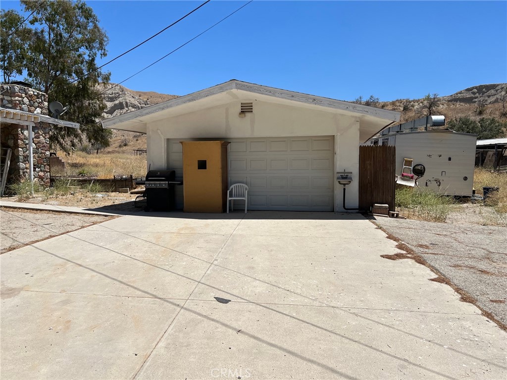 15840 Sierra Highway