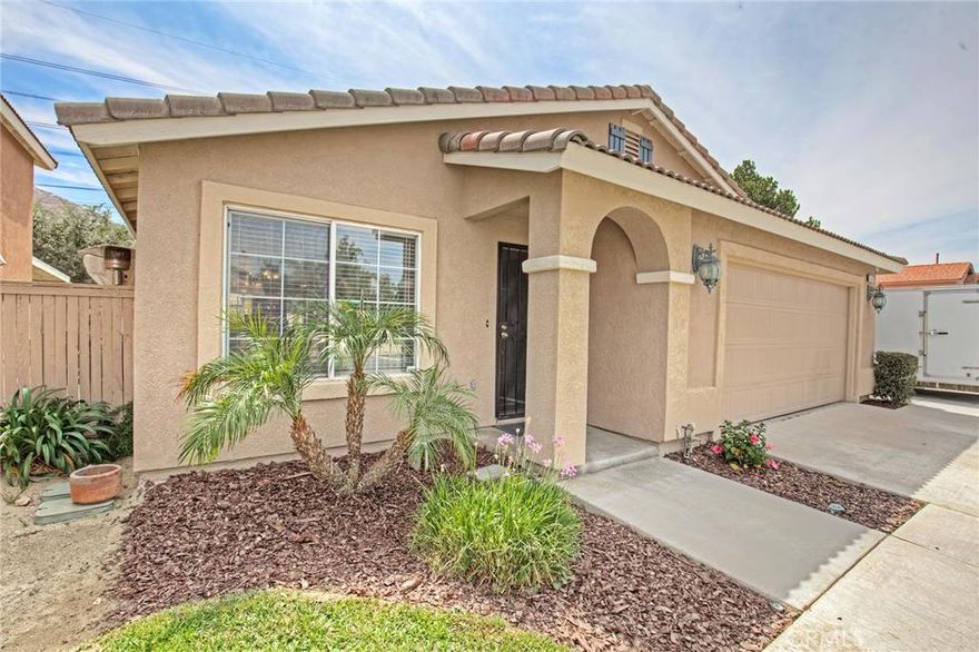 Beautiful single story home with recently upgraded kitchen and a huge lot. Sit in your recently upgraded kitchen and look out your back door at the beautiful hills. The home sits on a lot that is big enough for a pool with room to entertain.