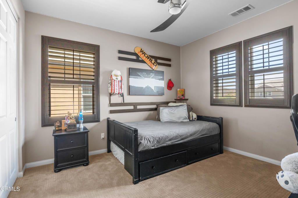 listing image 130729270681841611780