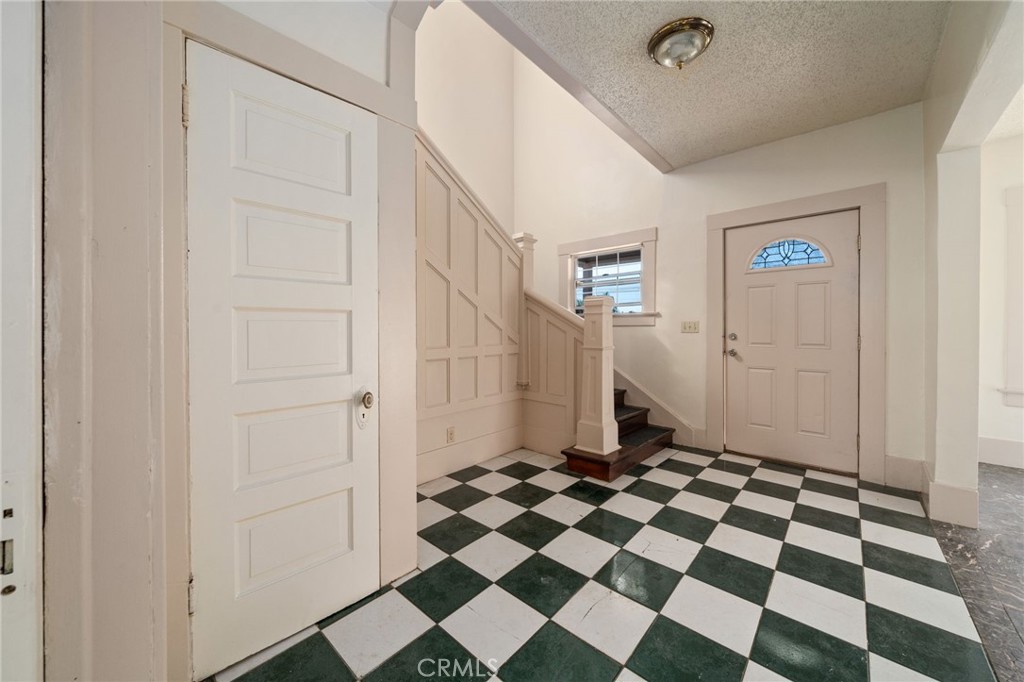 9239 Mines Ave