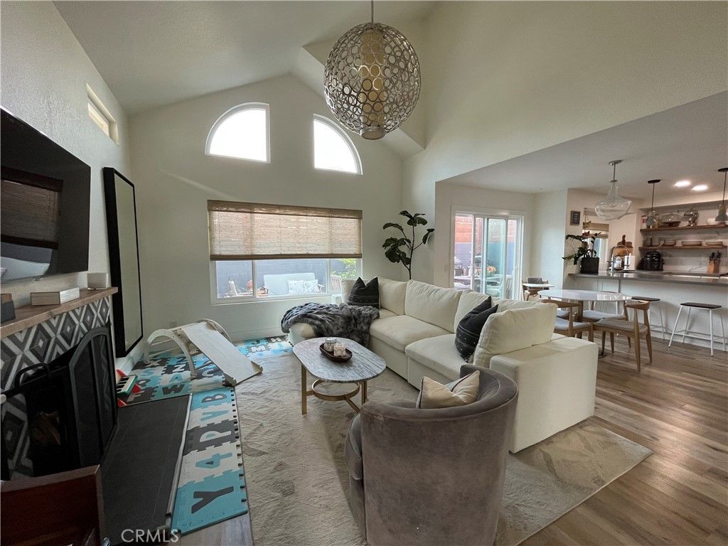 listing image 130727618722355921146