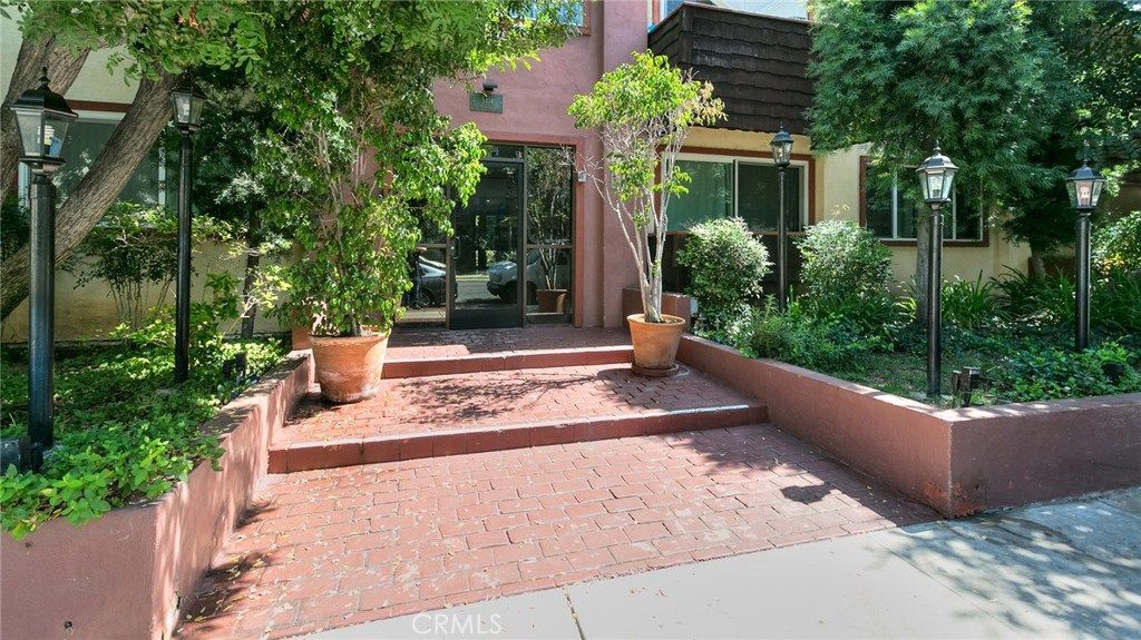 listing image 130720468711920413830