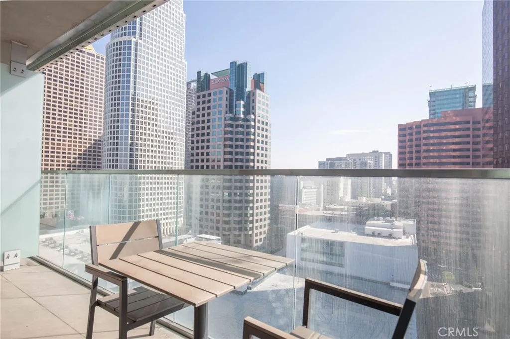 Los Angeles, California 90017, United States, ,1 BathroomBathrooms,Residential,Active,7662