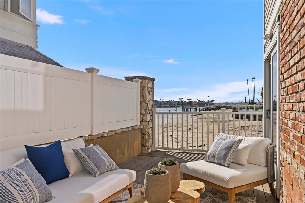 Corona del Mar South of PCH (CDMS) - Residential