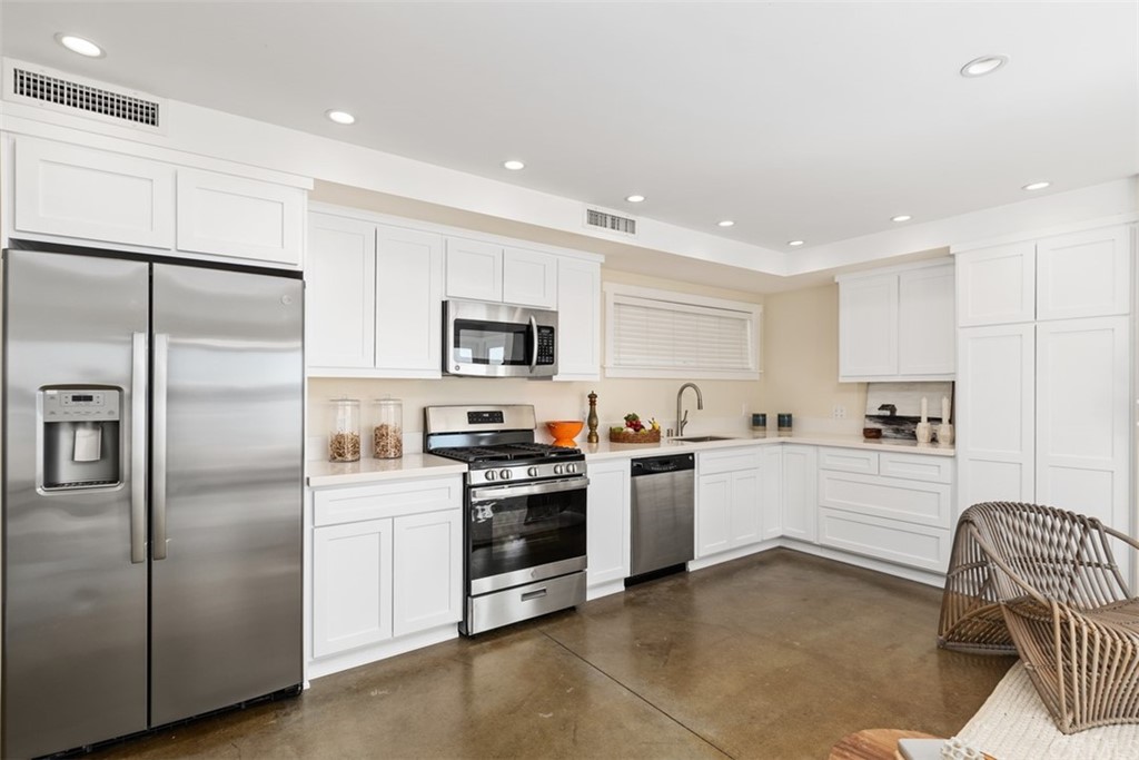 Corona del Mar South of PCH (CDMS) - Residential