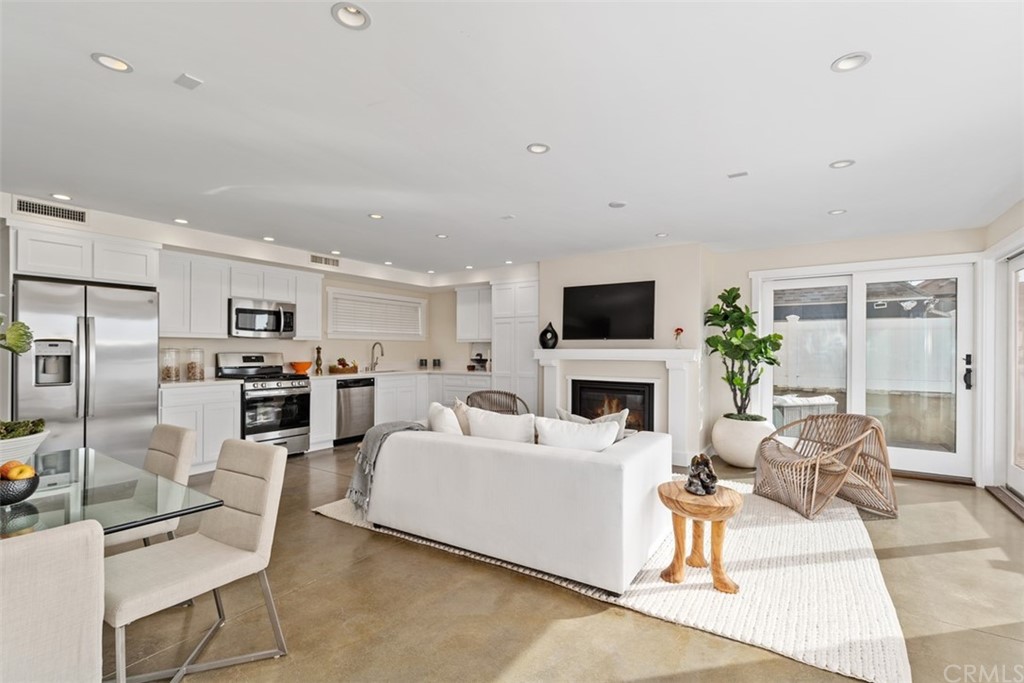 Corona del Mar South of PCH (CDMS) - Residential