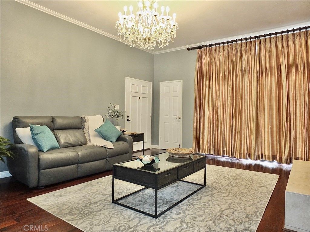 listing image 130727336535385485337