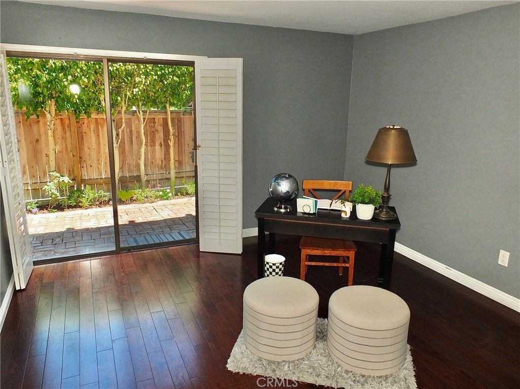 listing image 130726439009962128095