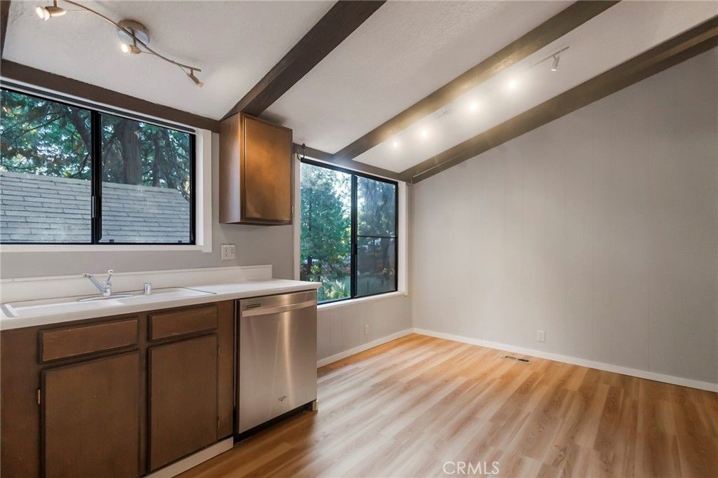 listing image 130728709344637287471