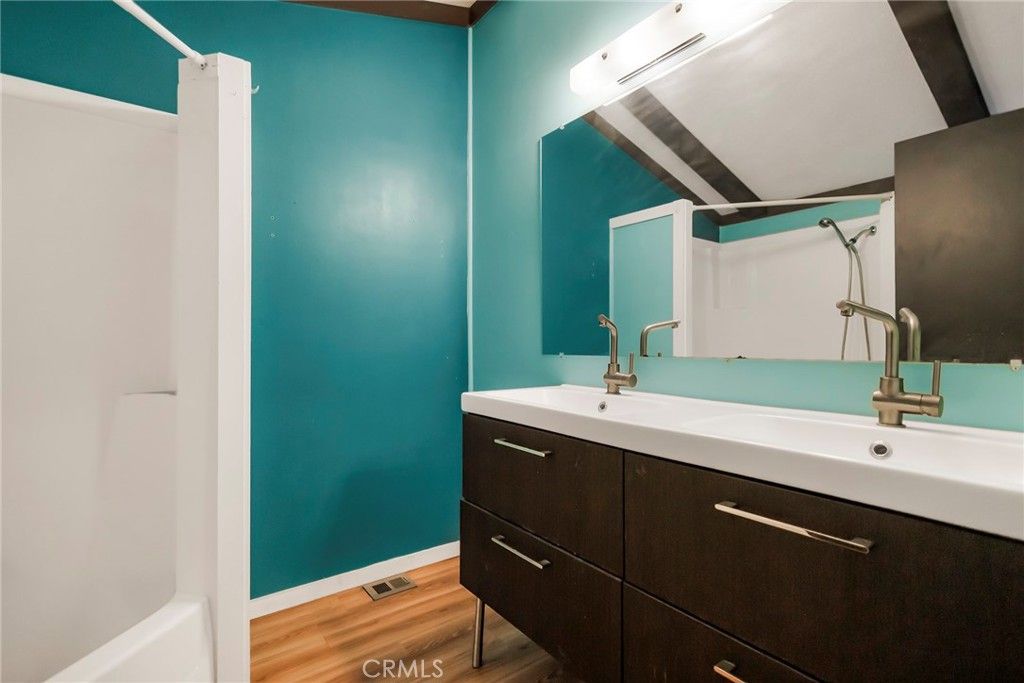 listing image 130721749135822689913