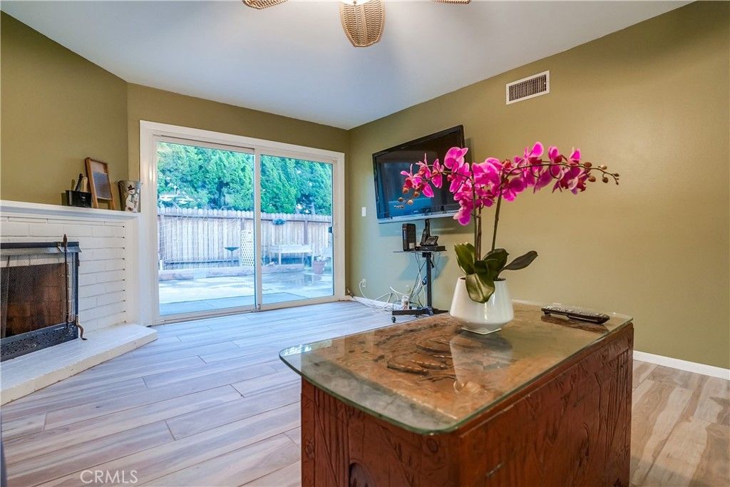 listing image 130722743740228677448