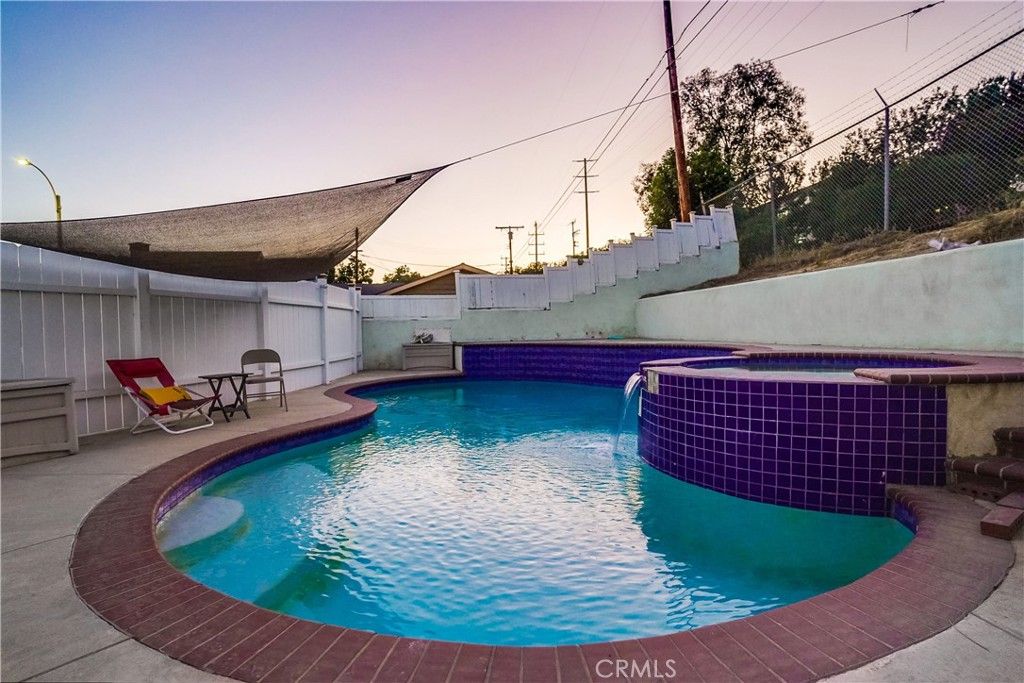 listing image 130726687902692066729