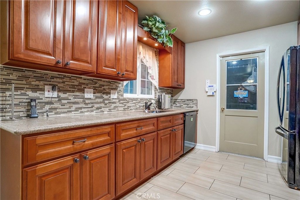 listing image 130728098541691712457