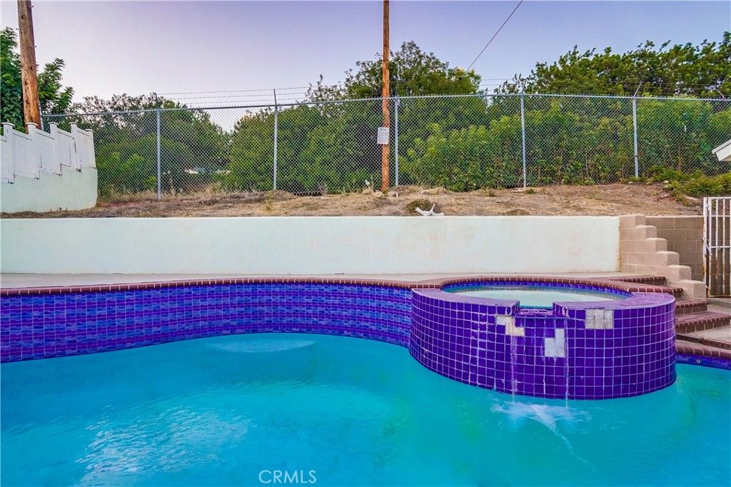 listing image 130725706715208762147