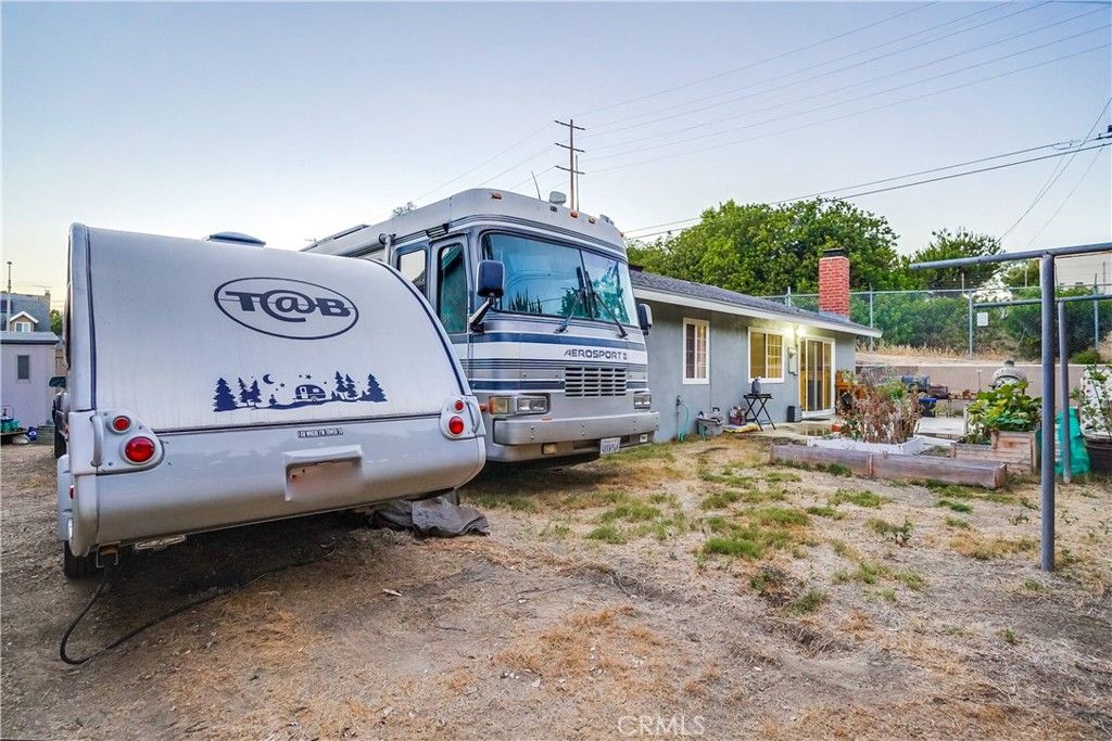 listing image 130723057941903041235