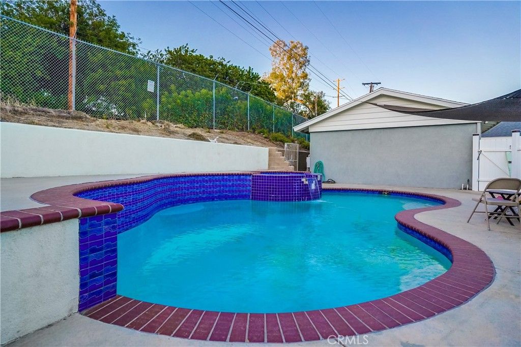 listing image 130720105562692780287
