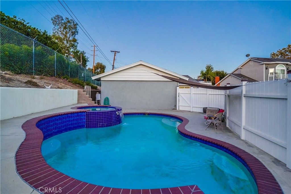 listing image 130721041878242924266