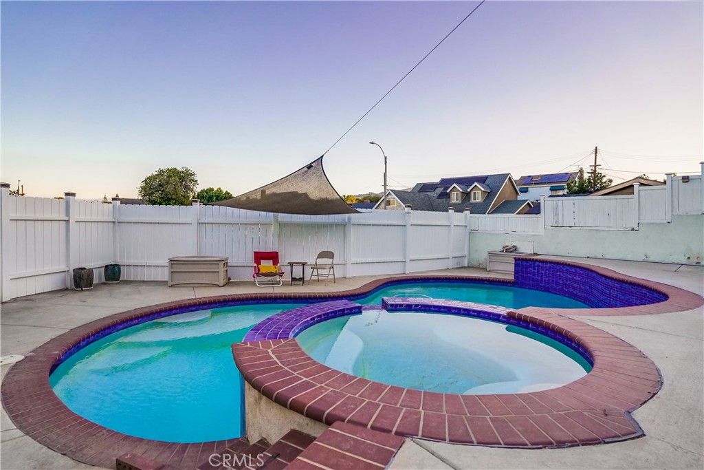 listing image 130726559457936650963