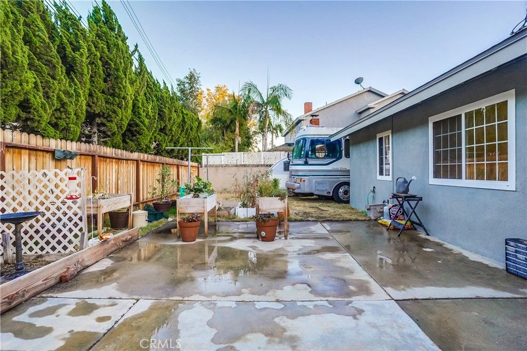 listing image 130726348042812562946