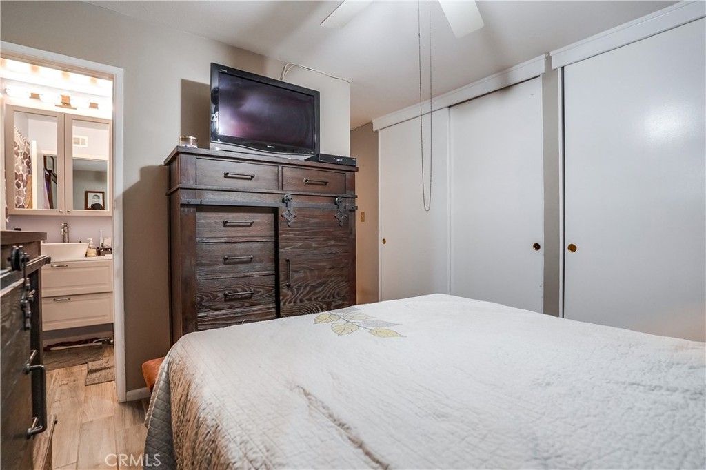 listing image 130722572728863049916