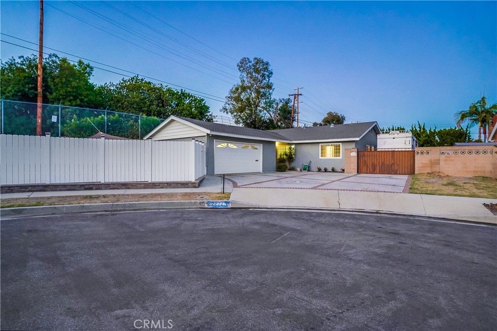 listing image 130729669339939947971