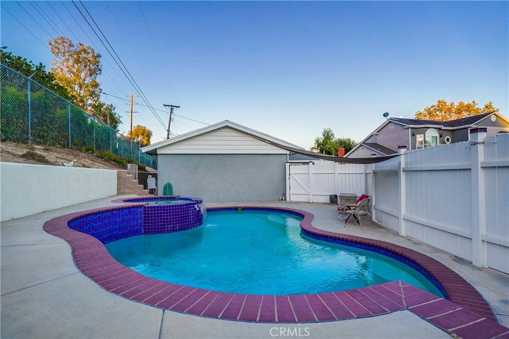 listing image 130729420013594644843