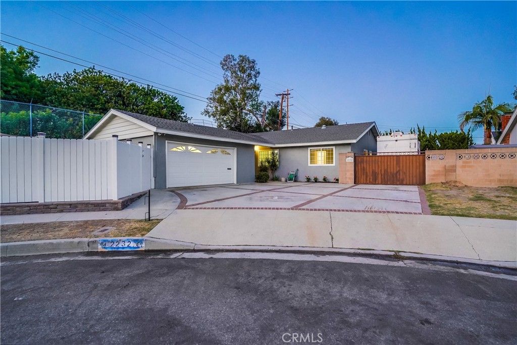 listing image 130723086632402572033