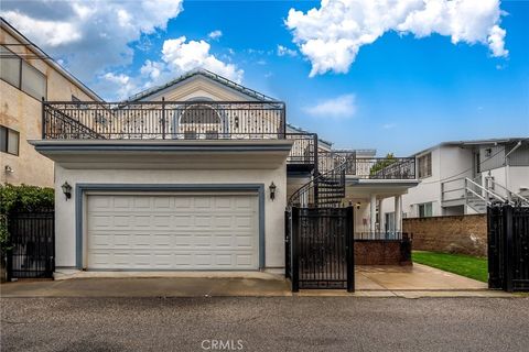 A home in Studio City