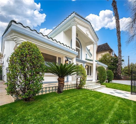 A home in Studio City