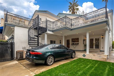 A home in Studio City