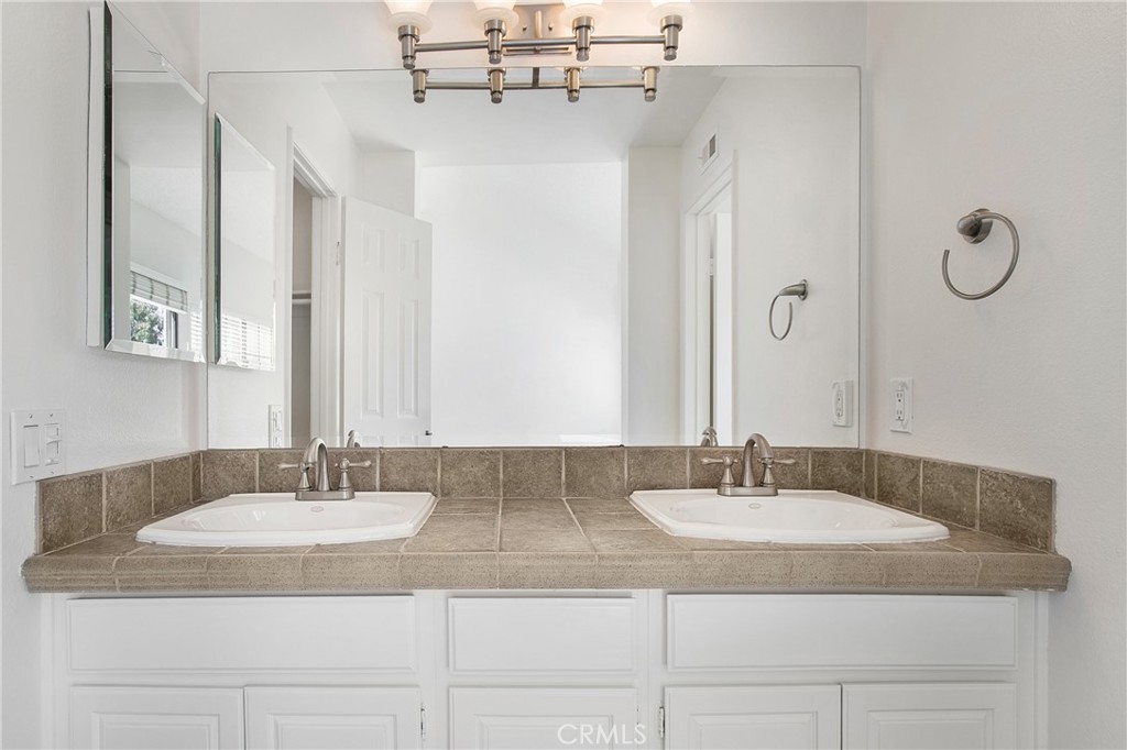 Photo 12 of 28 of 26241 Via Mistral townhome