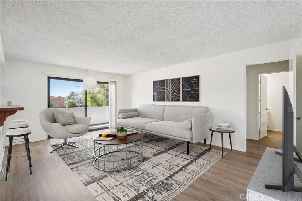 View Los Angeles, CA 90066 condo