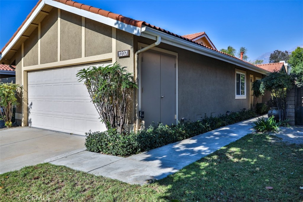 1237 UPLAND HILLS Drive