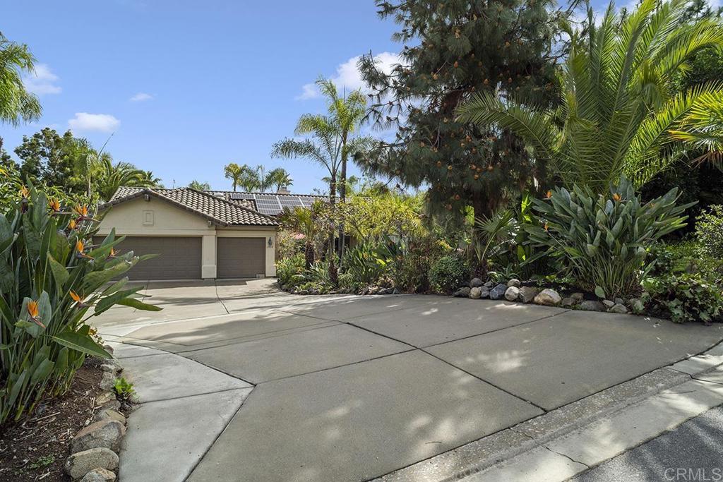 1918 Cresthaven Drive
