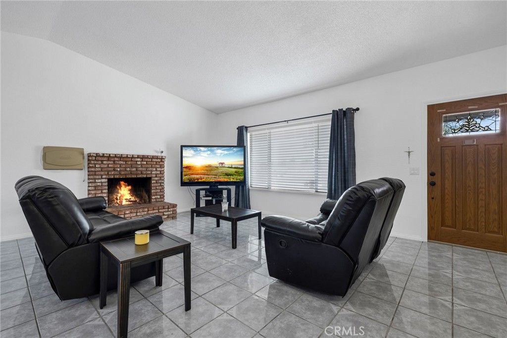 listing image 130727396792090800703