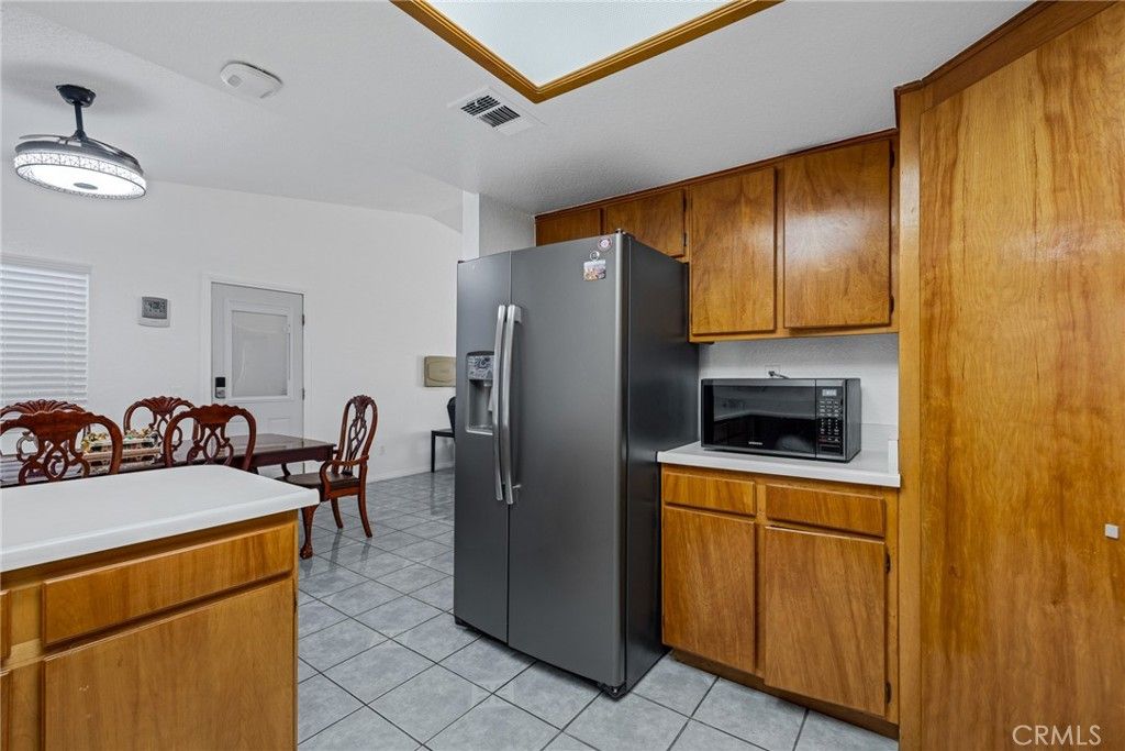 listing image 130722926388031628055