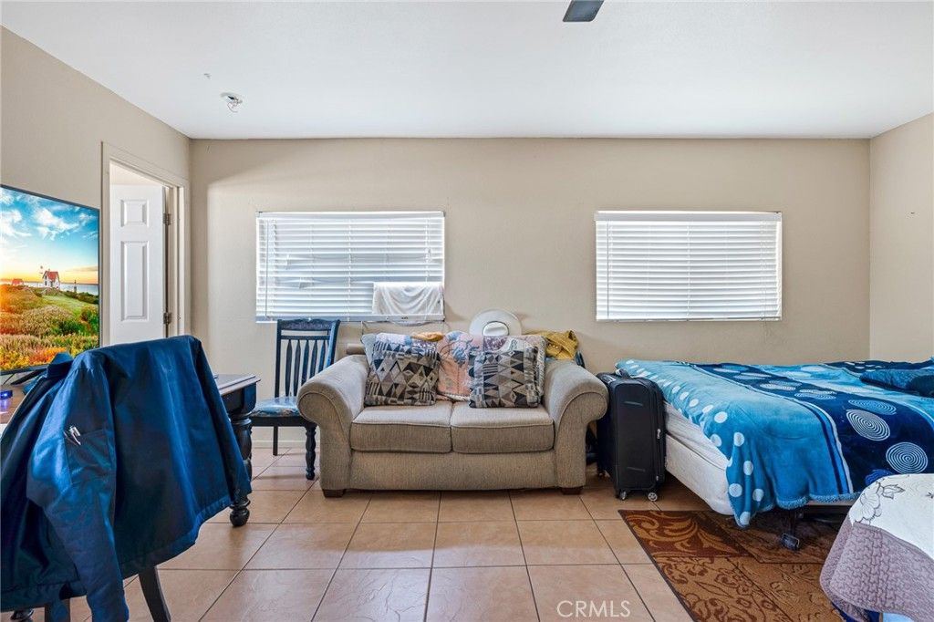 listing image 130725112979429774358
