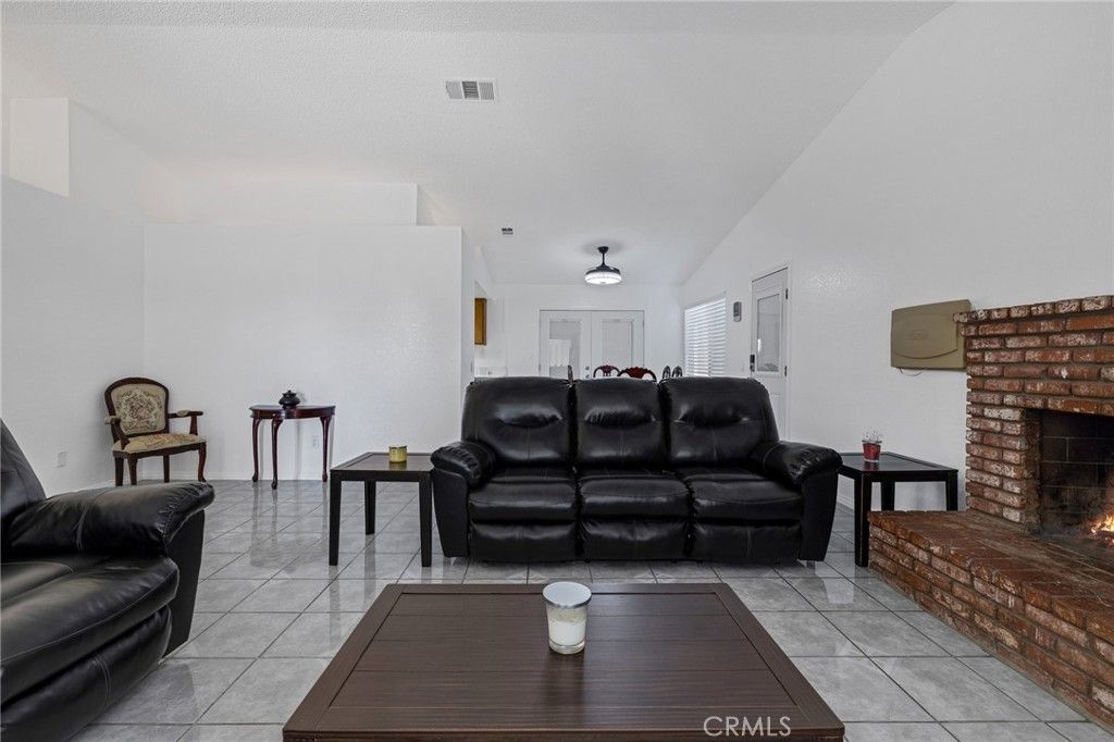 listing image 130720770192986857549