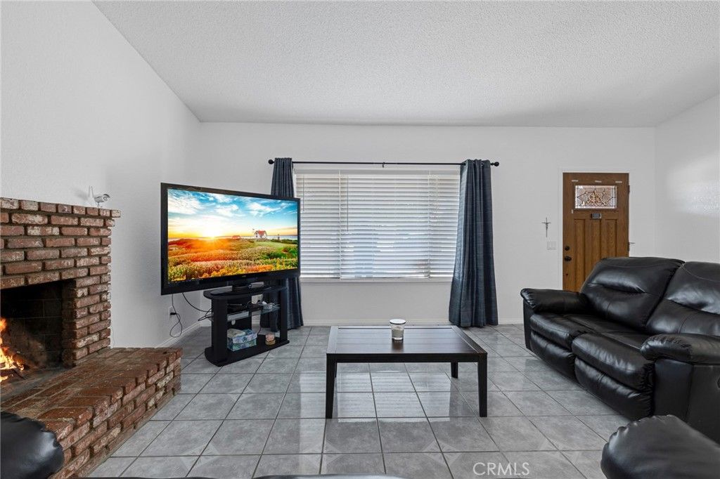 listing image 130727028280679535745