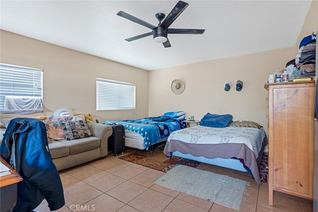 listing image 130723263981064797387